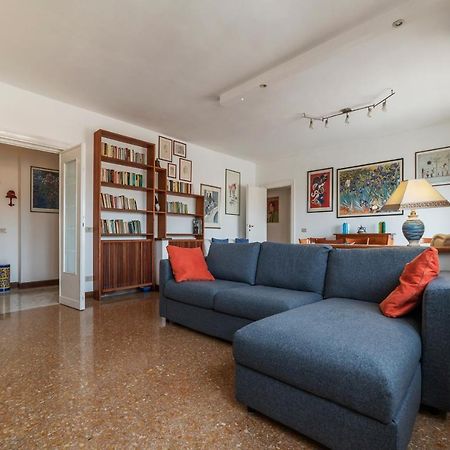 רומא Roomy And Bright Apartment With Terrace מראה חיצוני תמונה
