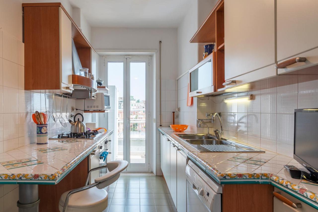 רומא Roomy And Bright Apartment With Terrace מראה חיצוני תמונה