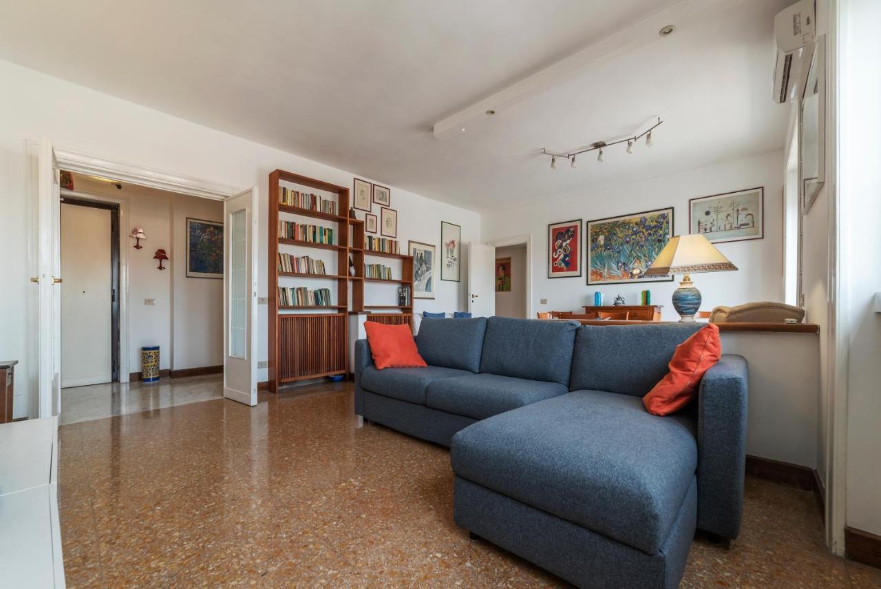 רומא Roomy And Bright Apartment With Terrace מראה חיצוני תמונה