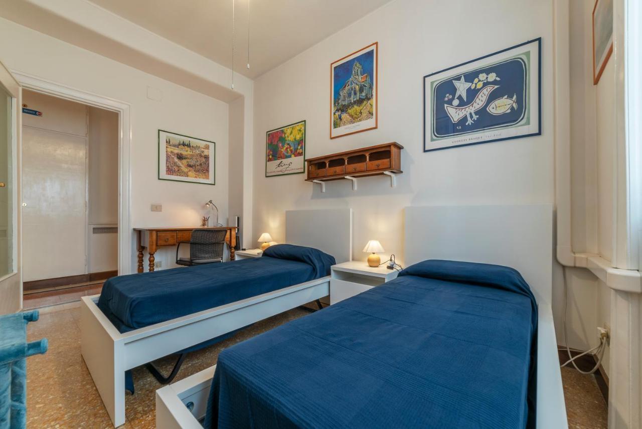 רומא Roomy And Bright Apartment With Terrace מראה חיצוני תמונה