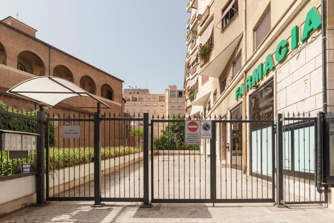 רומא Roomy And Bright Apartment With Terrace מראה חיצוני תמונה