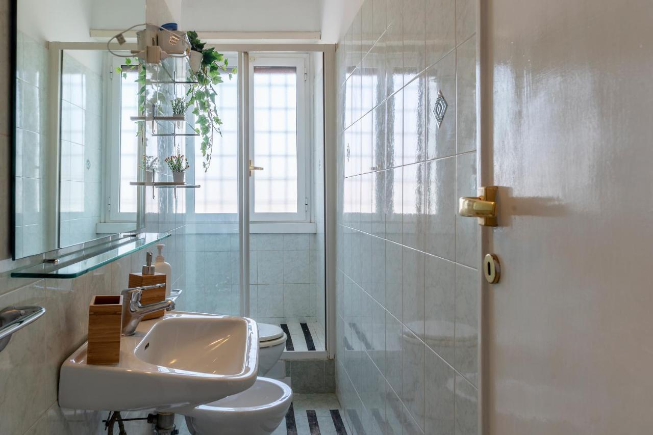 רומא Roomy And Bright Apartment With Terrace מראה חיצוני תמונה