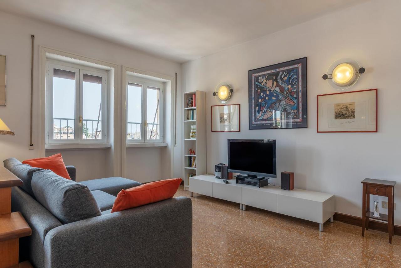 רומא Roomy And Bright Apartment With Terrace מראה חיצוני תמונה