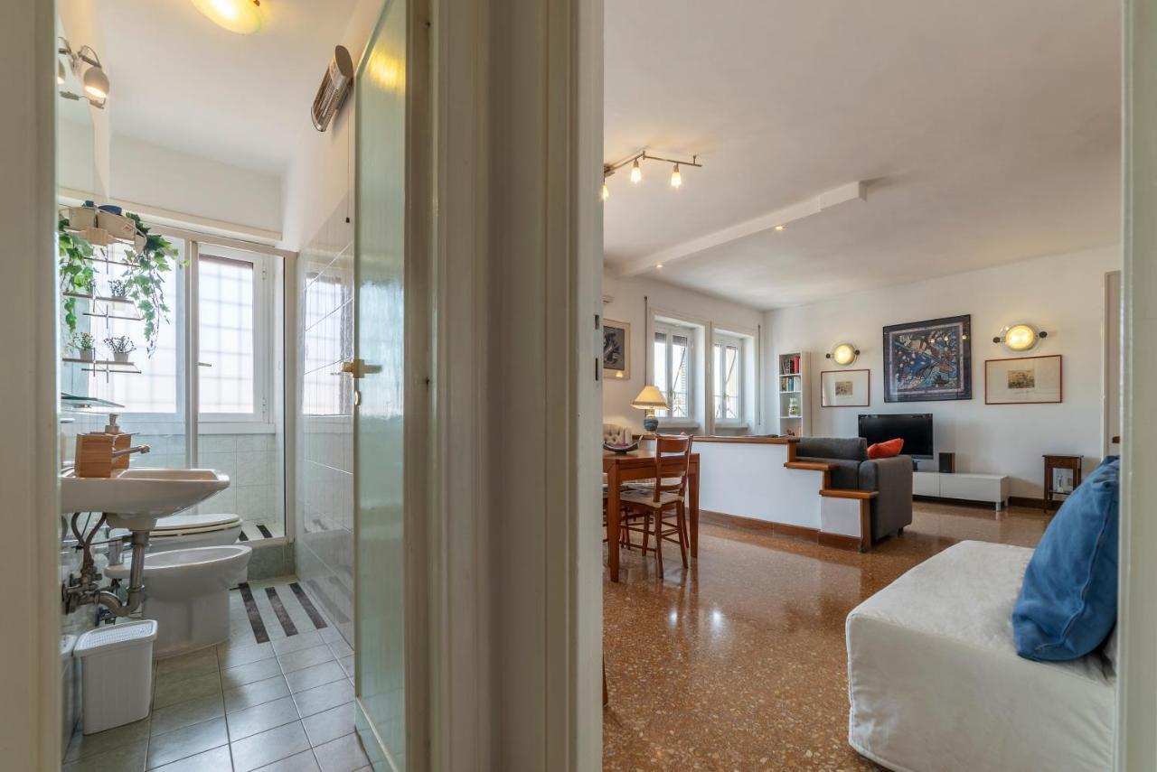 רומא Roomy And Bright Apartment With Terrace מראה חיצוני תמונה