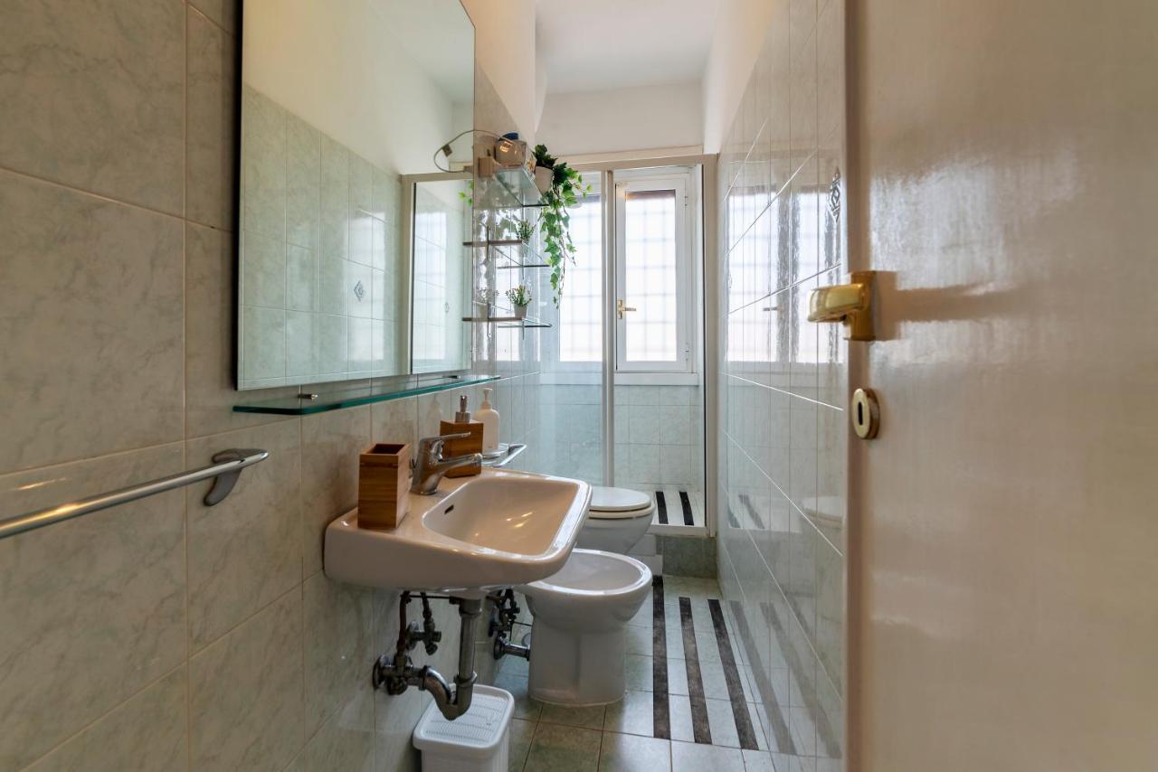 רומא Roomy And Bright Apartment With Terrace מראה חיצוני תמונה